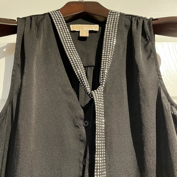 Michael Kors sleeveless button up blouse. - Picture 4 of 4